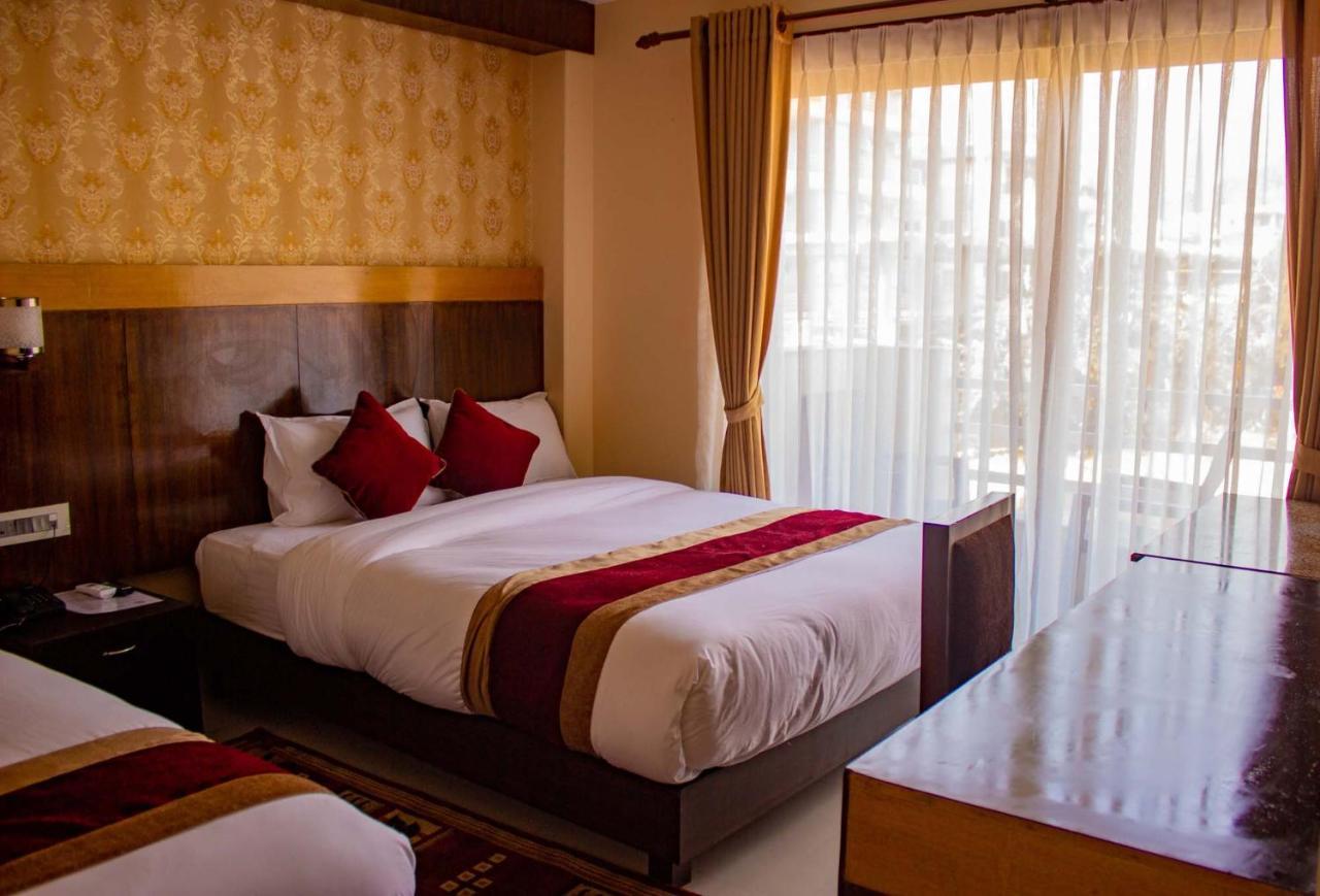 Hotel Silverline Похара Екстериор снимка
