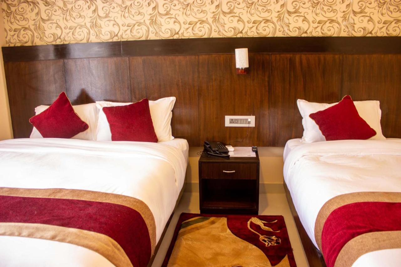 Hotel Silverline Похара Екстериор снимка