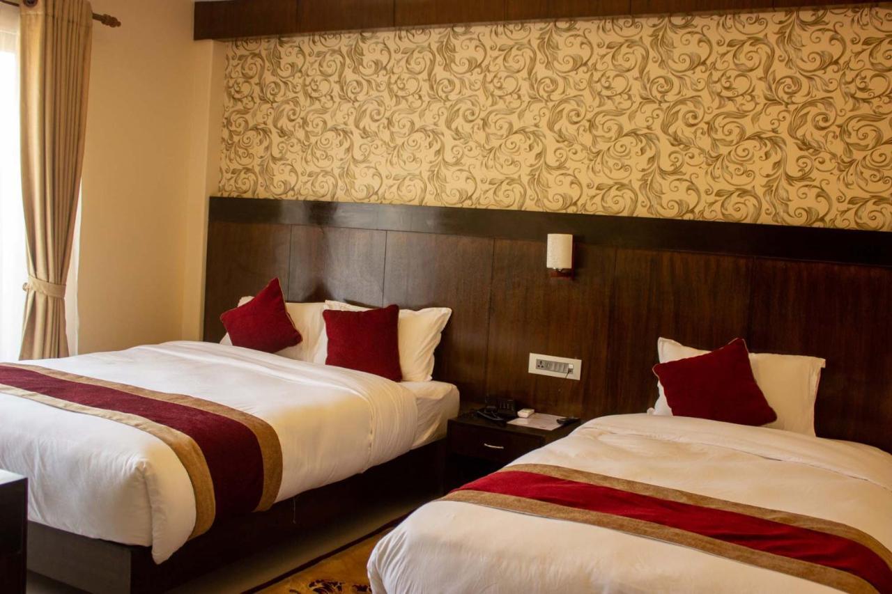 Hotel Silverline Похара Екстериор снимка