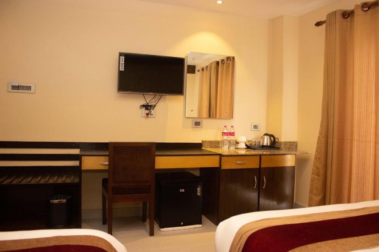 Hotel Silverline Похара Екстериор снимка