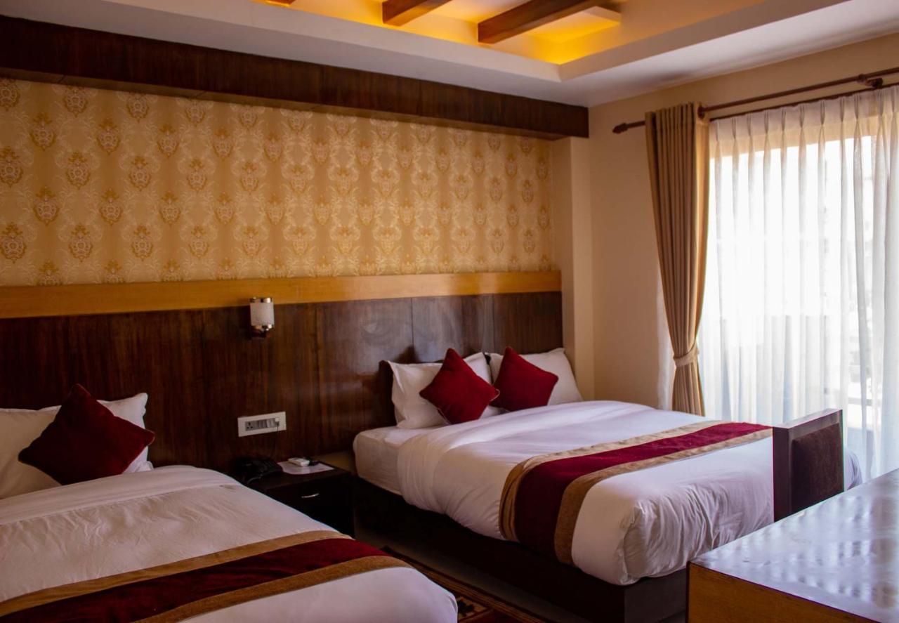 Hotel Silverline Похара Екстериор снимка